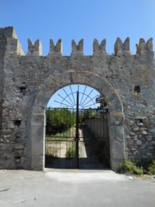 Torregrotta arco merlato